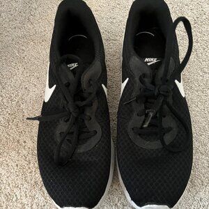 Women's Nike Tanjun Black/White Sneakers